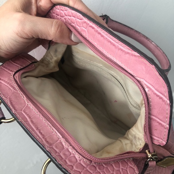 Super cute *small* pink Guess purse - Picture 7 of 7